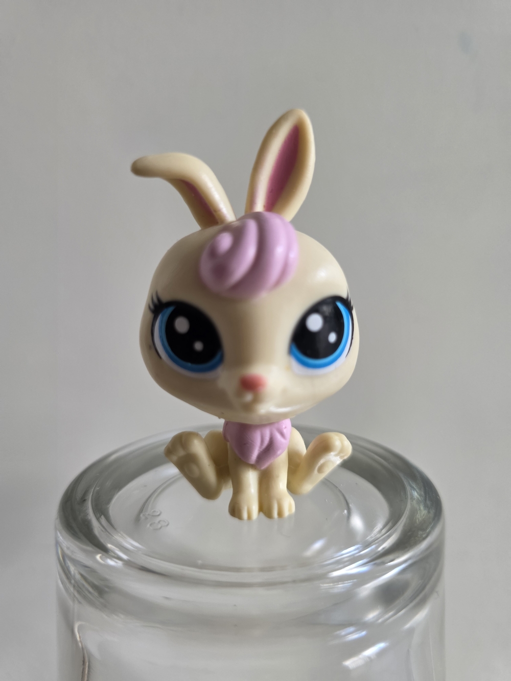 3/$22 Littlest Pet Shop  # 106 Vanilla Velvetears Cream Pink Rabbit Blue Eyes